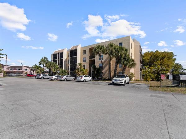 Sandoral, 8005 Lake Dr #408, Doral, Florida 33166, image 3