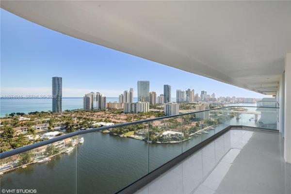 Turnberry Isle North, 19707 Turnberry Way #28J, Aventura, Florida 33180, image 3