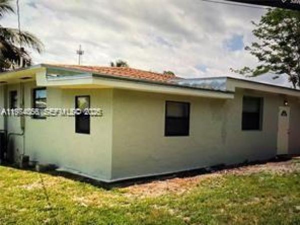 Weston Village, 121 NW 188th St, Miami Gardens, Florida 33169, image 3