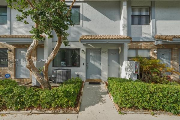 Oakwood On The Green, 9853 Riverside Dr #8-24, Coral Springs, Florida 33071, image 3