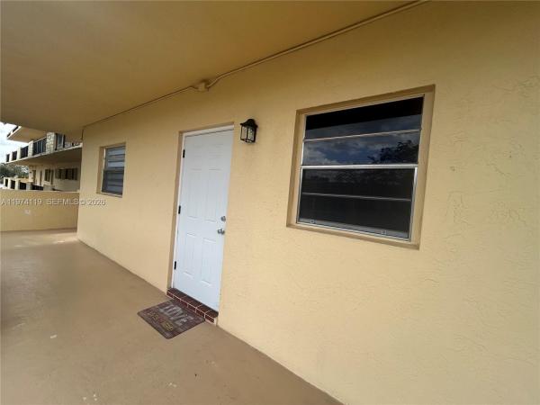 Cambridge House Of Carriage Hills, 301 Cambridge Rd #211, Hollywood, Florida 33024, image 2
