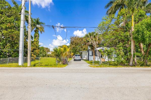 Claridge House, 219 NE 141st St, Golden Glades, Florida 33161, image 3
