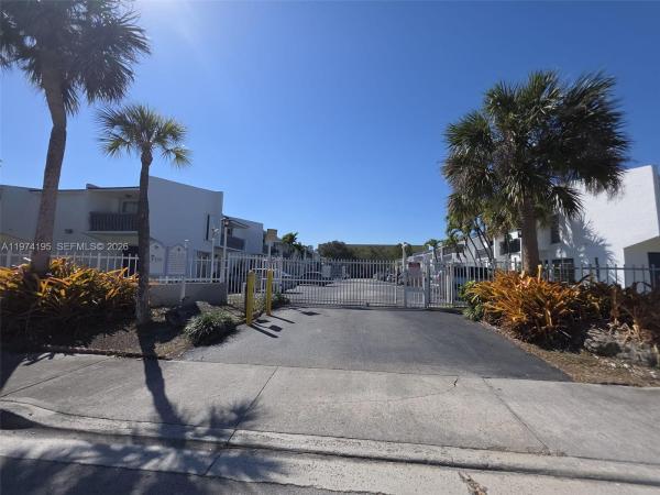 Heritage Square, 17170 SW 94th Ave #807, Palmetto Bay, Florida 33157, image 2