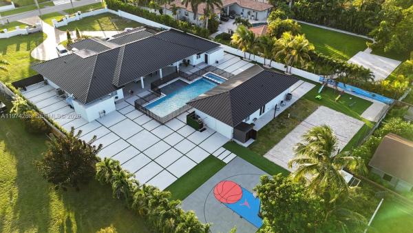 365 NW 132nd Ave, Unincorporated Dade County, Florida 33182, image 1