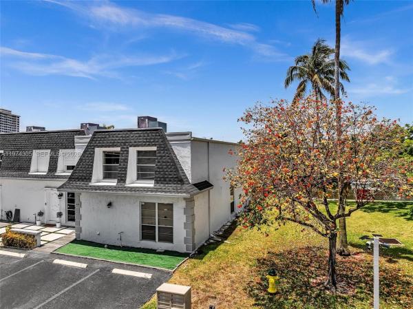 Venetian Park East, 823 NE 26th Ave, Hallandale Beach, Florida 33009, image 2