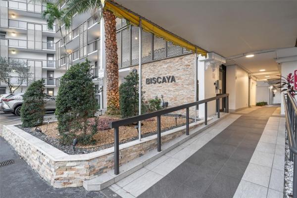 Biscaya, 20500 W Country Club Dr #311, Aventura, Florida 33180, image 2