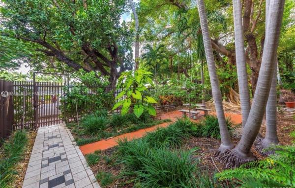Park Corner, 1135 Meridian Ave #4, Miami Beach, Florida 33139, image 2