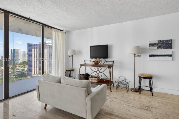 Turnberry Towers, 19355 Turnberry Way #17C, Aventura, Florida 33180, image 2