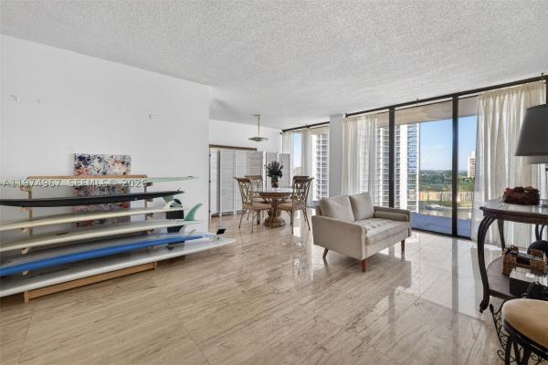 Turnberry Towers, 19355 Turnberry Way #17C, Aventura, Florida 33180, image 3