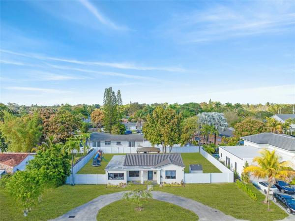 529 NE 109th St, Unincorporated Dade County, Florida 33161, image 1