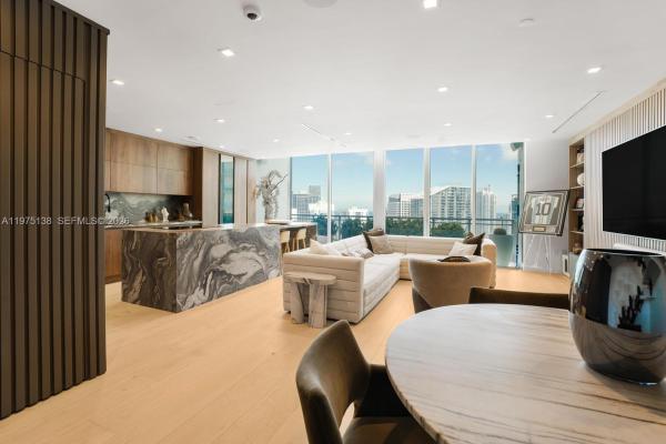 The Ivy At Riverfront, 90 SW 3rd St #PH-14, Miami, Florida 33130, image 2