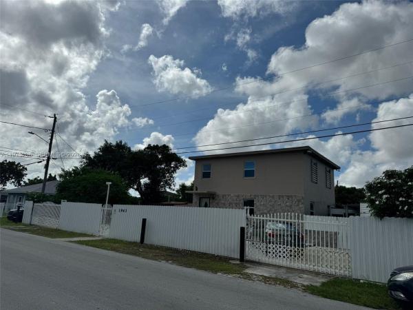 Para Villa Heights, 1943 NW 72nd St, Gladeview, Florida 33147, image 2