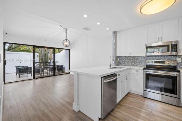 Mariner Village Townhouses, 20900 Leeward Ct #217-1, Aventura, Florida 33180, image 1