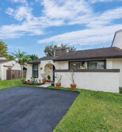 Woodgate East, 12736 SW 68th Ln, Kendale Lakes, Florida 33183, image 3