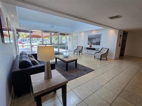 Racquet Club Village, 140 Lakeview Dr #111, Weston, Florida 33326, image 1