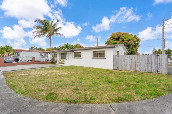 Lisa Manor, 1005 W 36th Pl, Hialeah, Florida 33012, image 1