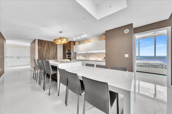 Paramount Miami Worldcenter, 851 NE 1st Ave #3711, Miami, Florida 33132, image 1