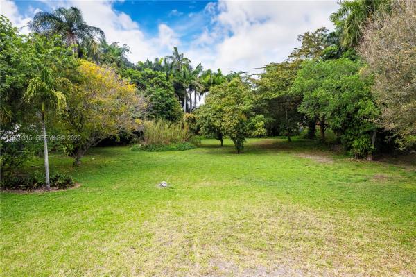 Biscayne Gardens, 291 NE 152nd St, Golden Glades, Florida 33162, image 2