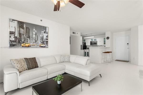 The Yacht Club At Aventura, 19555 E Country Club Dr #8208, Aventura, Florida 33180, image 1