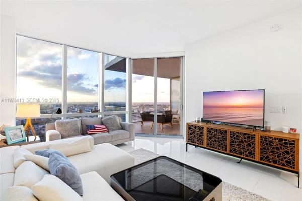 Paramount Miami Worldcenter, 851 NE 1st Ave #4506, Miami, Florida 33132, image 1