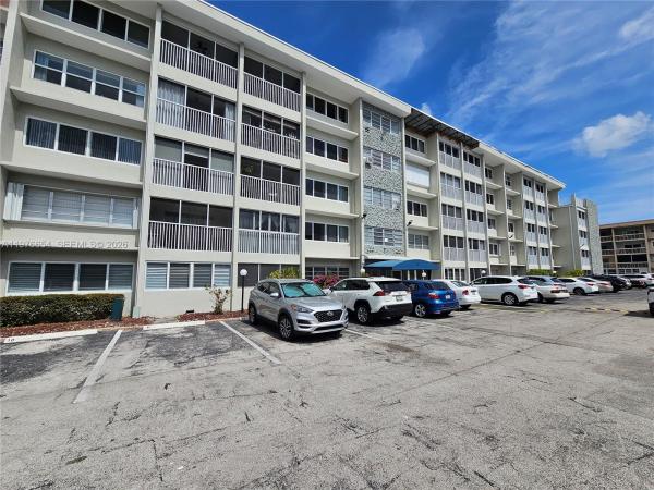 Gulfstream Garden, 330 SE 2nd St #403H, Hallandale Beach, Florida 33009, image 1