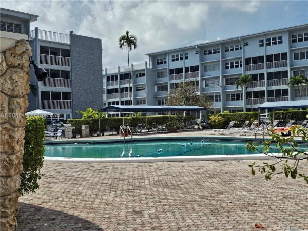Gulfstream Garden, 330 SE 2nd St #403H, Hallandale Beach, Florida 33009, image 2