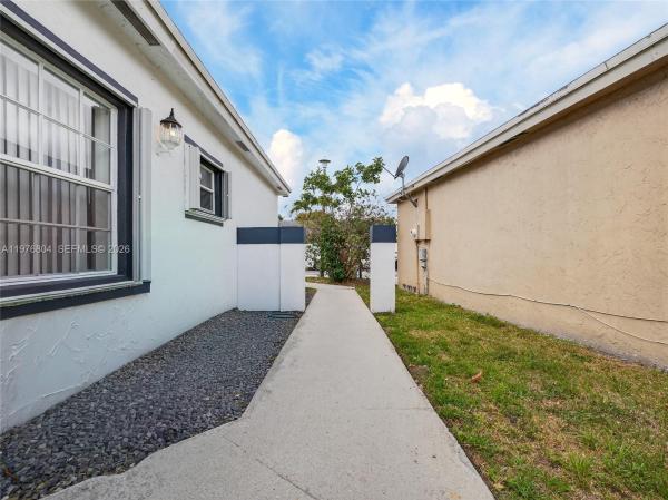 Riverbend, 336 S Ketch Dr, Sunrise, Florida 33326, image 2