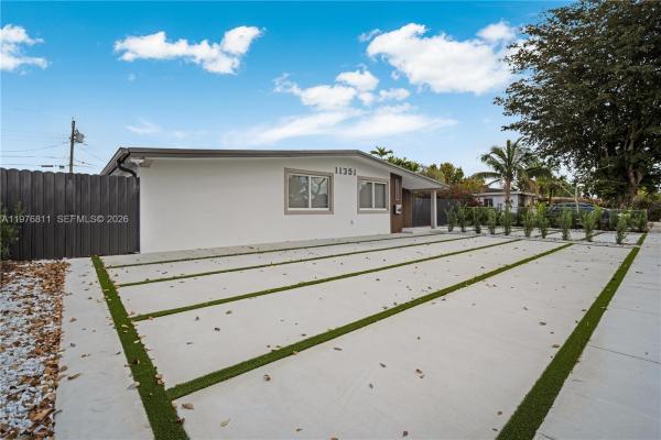 Westwood Lakes Residential, 11351 SW 52nd Ter, Westwood Lakes, Florida 33165, image 2