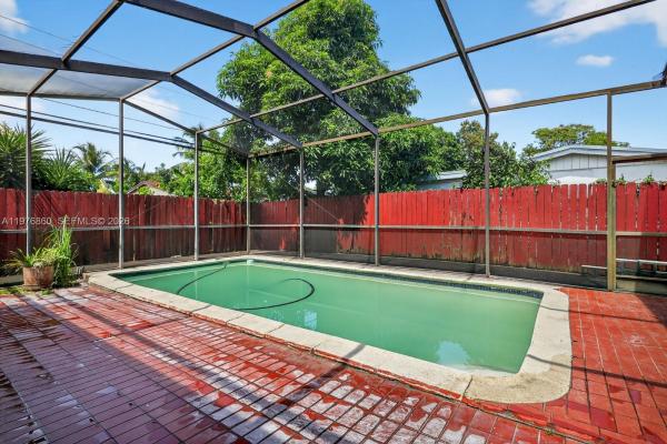 Highland Manor, 245 NE 175th St, North Miami Beach, Florida 33162, image 1