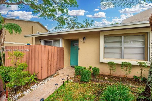 Lakewood East, 796 Banks Rd, Coconut Creek, Florida 33063, image 1