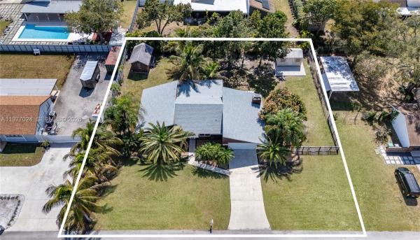Gir, 12930 SW 190th St, South Miami Heights, Florida 33177, image 2