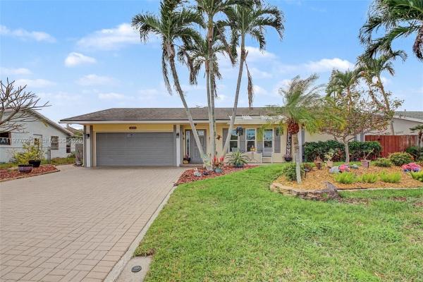 Waterford Homes, 2694 SW 14th Dr, Deerfield Beach, Florida 33442, image 2