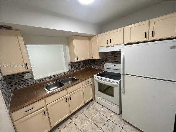Royal Point, 3710 NW 21st St #211, Lauderdale Lakes, Florida 33311, image 2