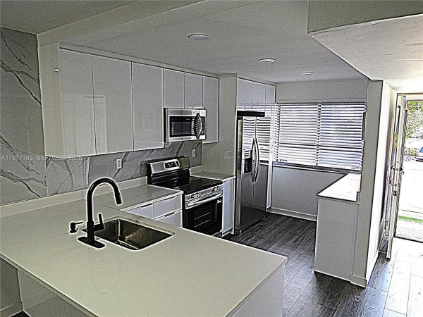 Las Vistas In Inverrary, 3591 Inverrary Dr #203, Lauderhill, Florida 33319, image 1