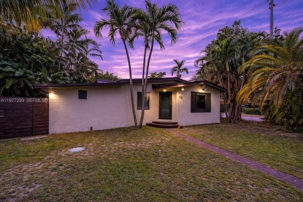 810 NE 149th St, Unincorporated Dade County, Florida 33161, image 1