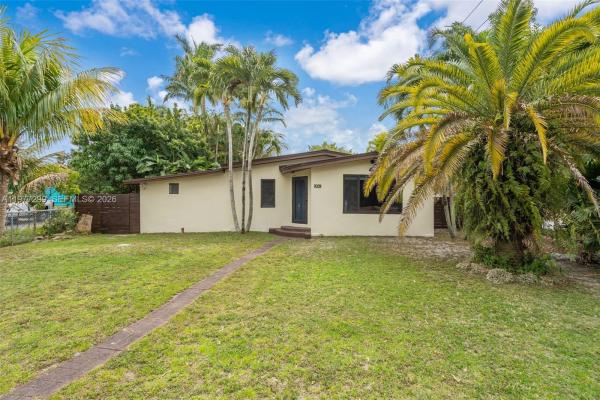 Claridge House, 810 NE 149th St, Golden Glades, Florida 33161, image 3