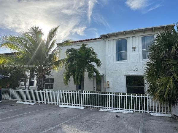 Fairgreen, 2816 Pine Tree Dr, Miami Beach, Florida 33140, image 1