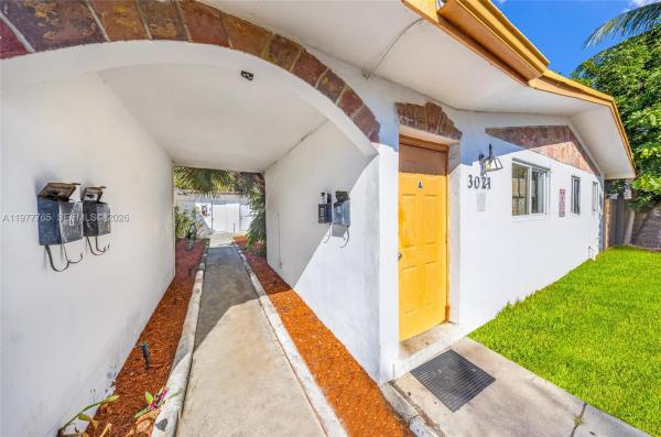 Cresthaven, 3021 NE 7th Ave #1-4, Pompano Beach, Florida 33064, image 2