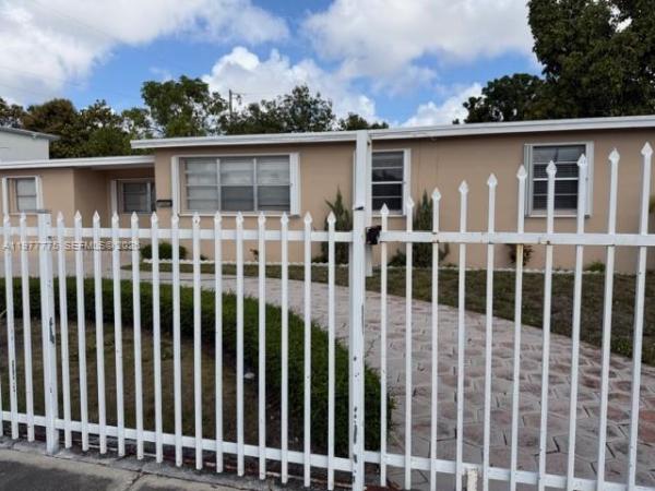 Westwood Lakes Residential, 10945 SW 41st St, Westwood Lakes, Florida 33165, image 2
