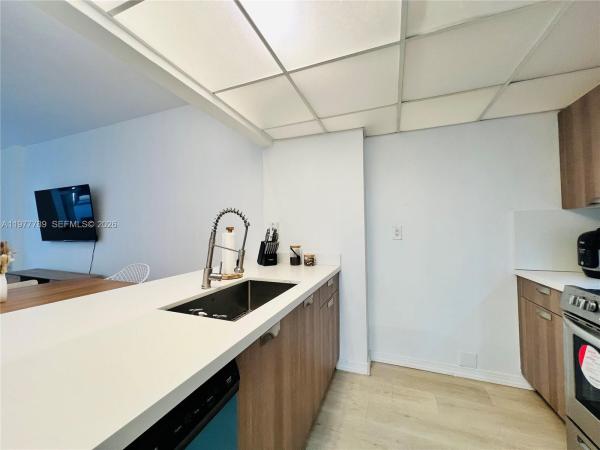 Brickell Key Two, 540 Brickell Key Dr #202, Miami, Florida 33131, image 2