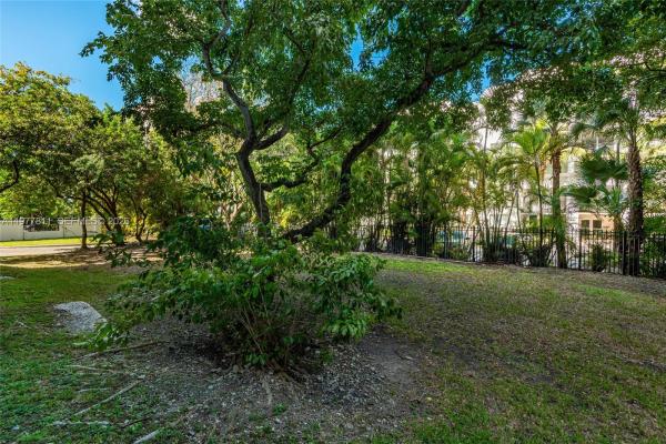 Plaza Of The Americas, 17021 N Bay Rd #102, Sunny Isles Beach, Florida 33160, image 1