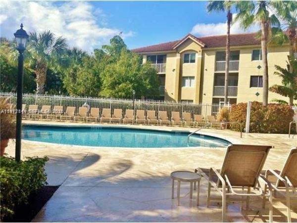 Pinehurst Club, 440 S Park Rd #4-102, Hollywood, Florida 33021, image 1