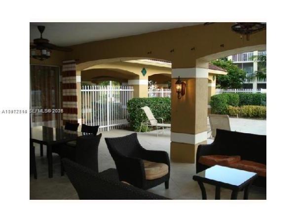 Pinehurst Club, 440 S Park Rd #4-102, Hollywood, Florida 33021, image 2
