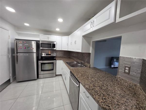 1351 NE 191st St #E420, Unincorporated Dade County, Florida 33179, image 1