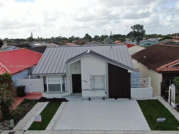 Alameda Jardins, 2566 W 73rd Pl, Hialeah, Florida 33016, image 2