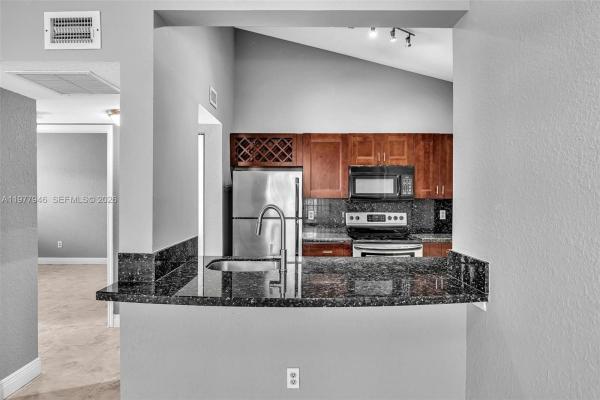 LakeView Club, 2881 N Oakland Forest Dr #212, Oakland Park, Florida 33309, image 1