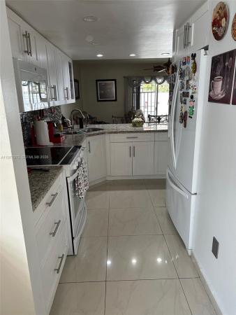 West Palm Gardens Villas, 2385 W 69th St #2385-A, Hialeah, Florida 33016, image 2