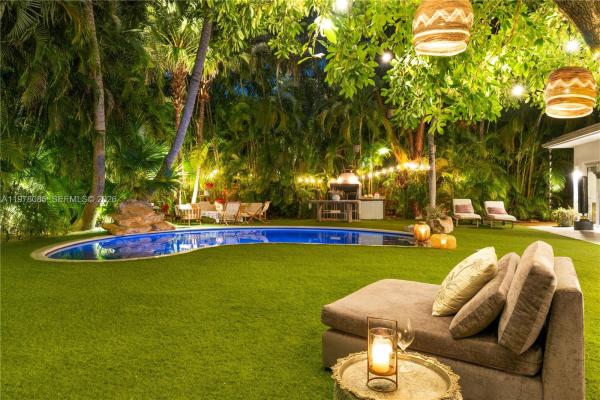 Holiday Colony, 330 Gulf Rd, Key Biscayne, Florida 33149, image 1