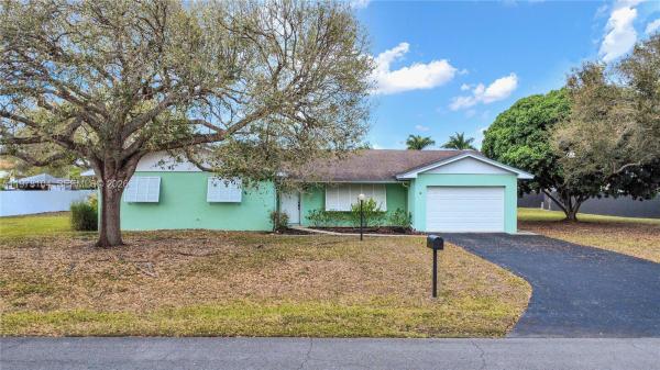 Hideaway Pines, 19461 SW 307th St, Redland, Florida 33030, image 1