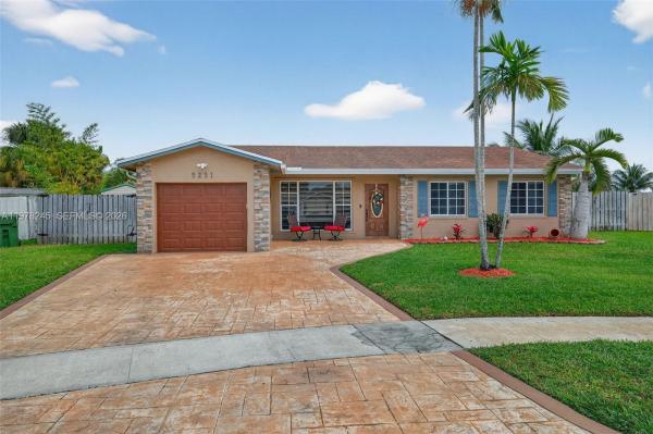 Westview, 9291 NW 11th Ct, Pembroke Pines, Florida 33024, image 2